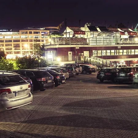 Schronisko Na Wyspie Hostel *