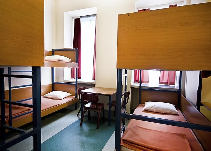 Schronisko Na Wyspie Hostel *