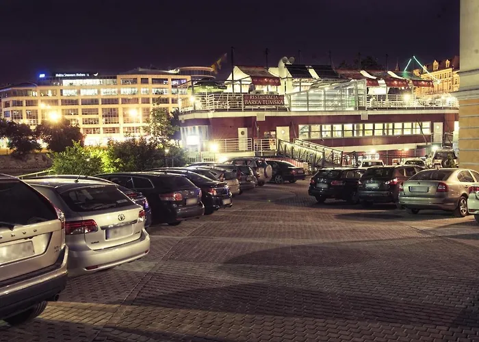 Schronisko Na Wyspie Hostel *